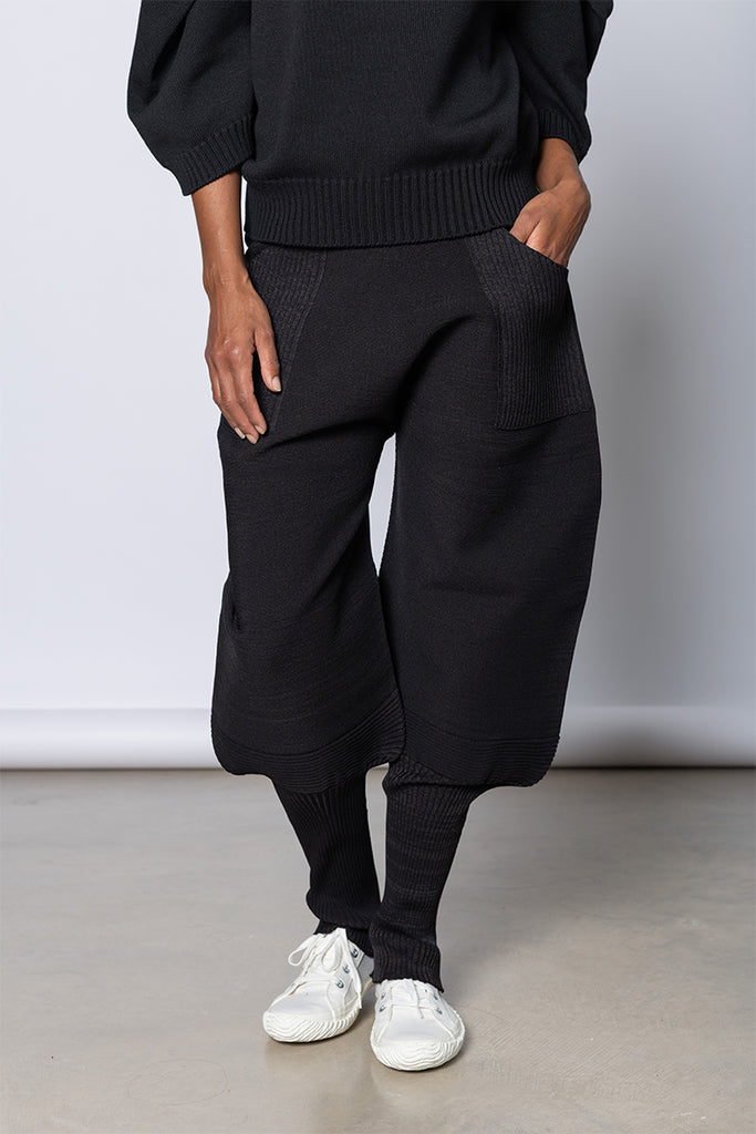 Opposing Legs Pants - Black