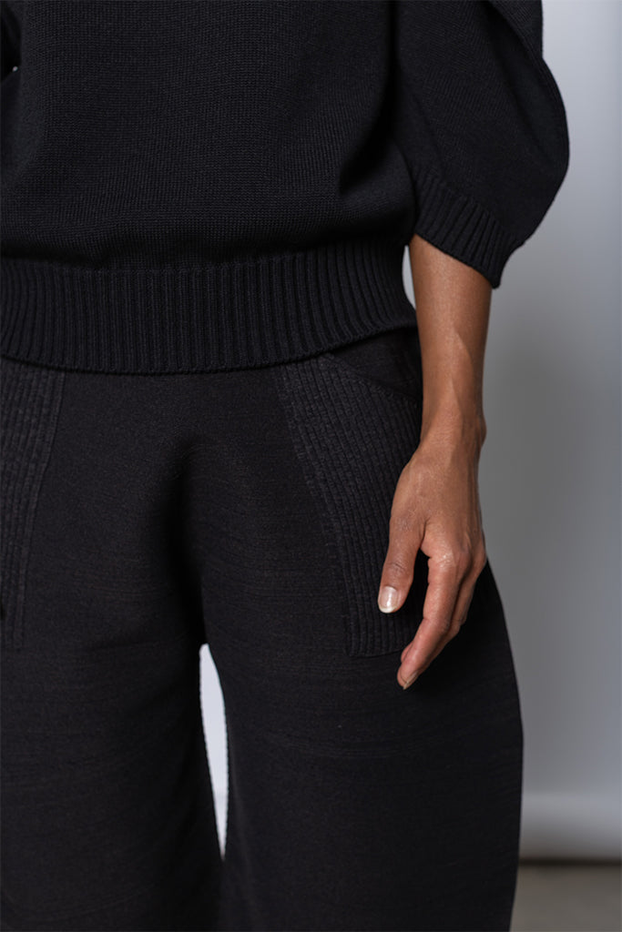 Opposing Legs Pants - Black