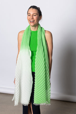 Gradation Ramie Pleats Stole - Green Hued
