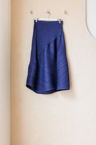 Pleats Please Diagonal Flared Skirt - Navy