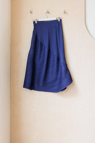 Pleats Please Diagonal Flared Skirt - Navy