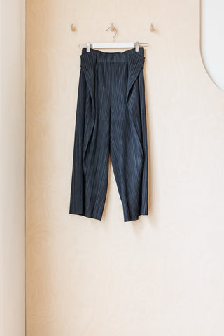 Pleats Please Button Back Detail Pants - Black