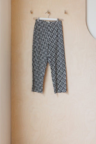 Pleats Please Cropped Tapered Pant - Black/White