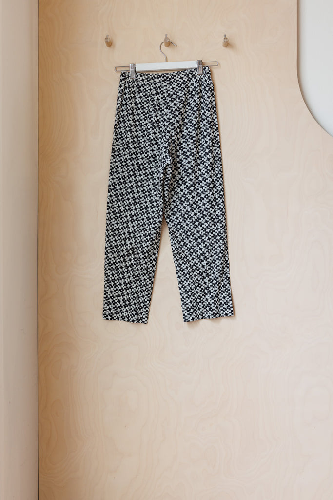Pleats Please Cropped Tapered Pant - Black/White