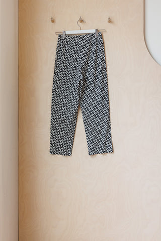 Pleats Please Cropped Tapered Pant - Black/White