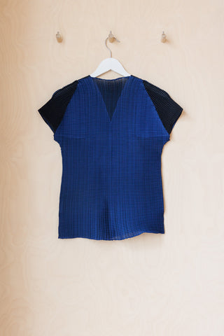 Issey Miyake Pleated V-Neck Top - Black/Blue