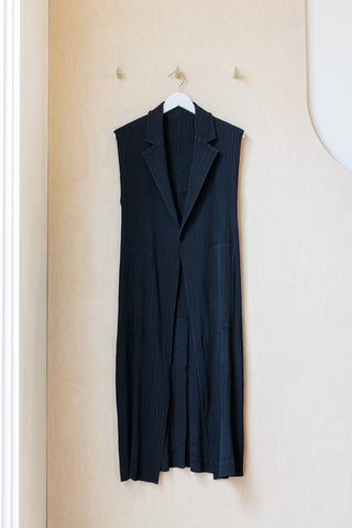 Issey Miyake Pleated Sleeveless Jacket - Black