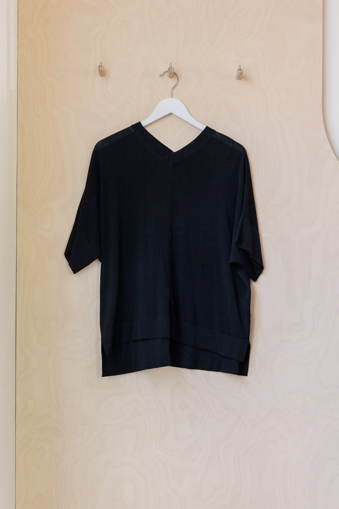 Zucca V-Neck Knit Top - Black