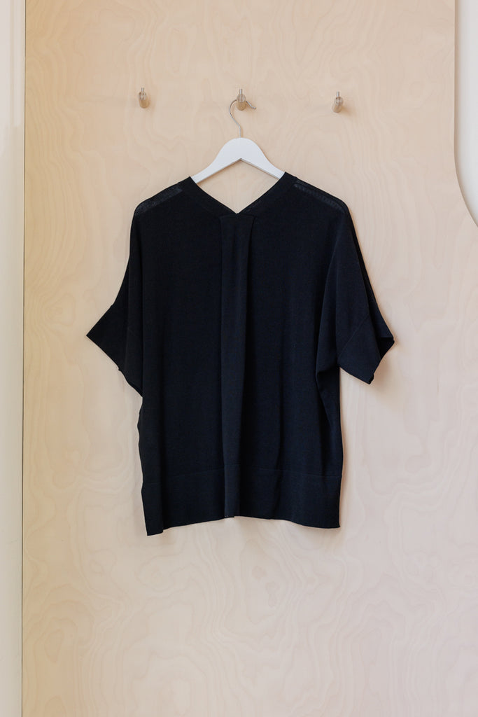 Zucca V-Neck Knit Top - Black