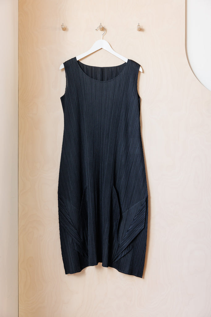 Pleats Please V-Flap Hem Sleeveless Dress - Black