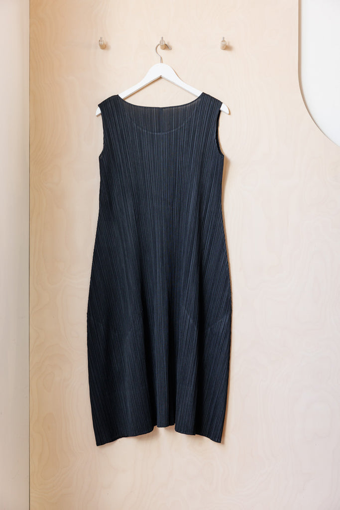Pleats Please V-Flap Hem Sleeveless Dress - Black