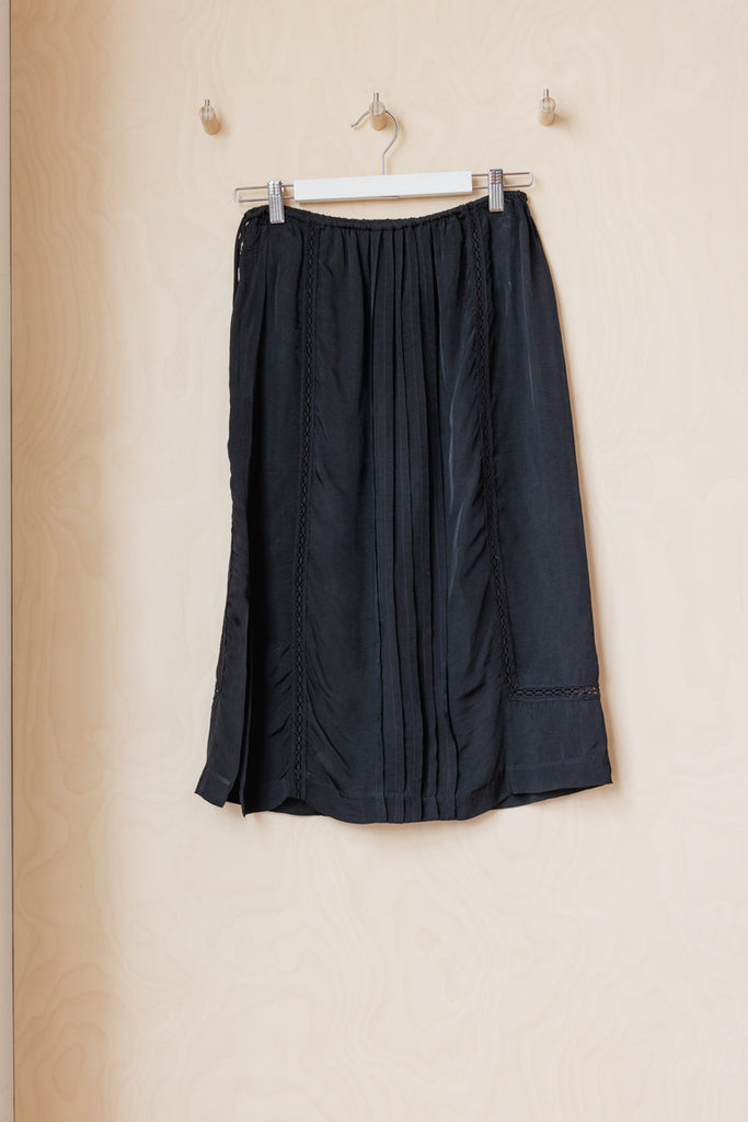 Cordera Fluid Skirt With Lace - Black