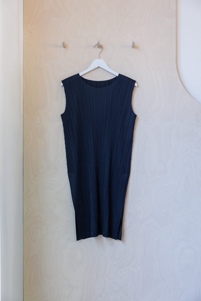 Pleats Please Sleeveless Tunic Top - Black