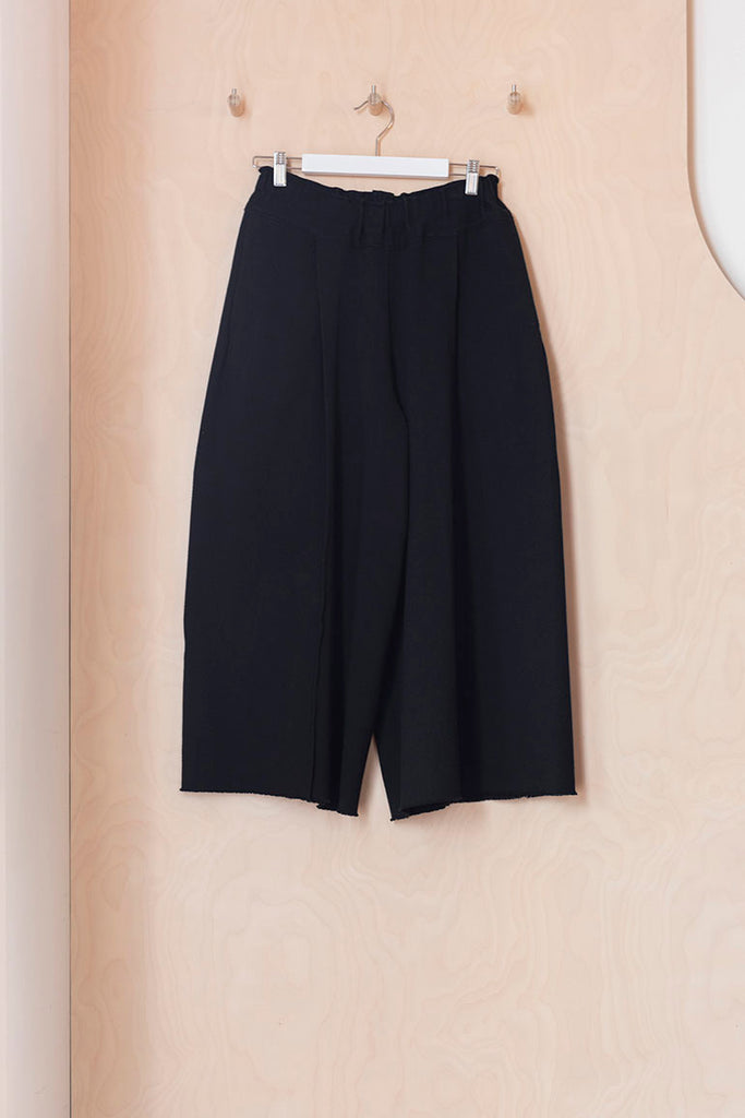 Issey Miyake Wide Cropped Pants - Black