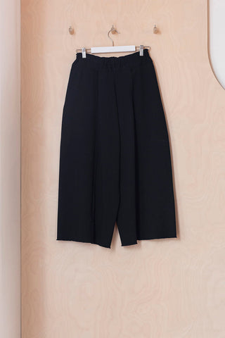 Issey Miyake Wide Cropped Pants - Black