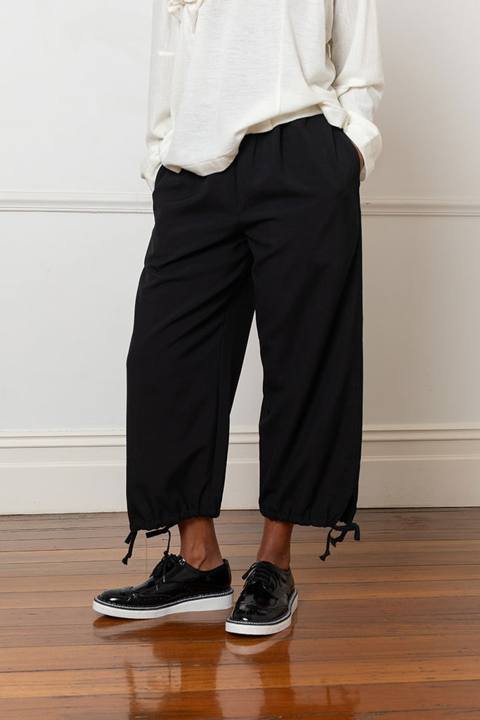 Tropical Wool Drawstring Hem Pants - Black