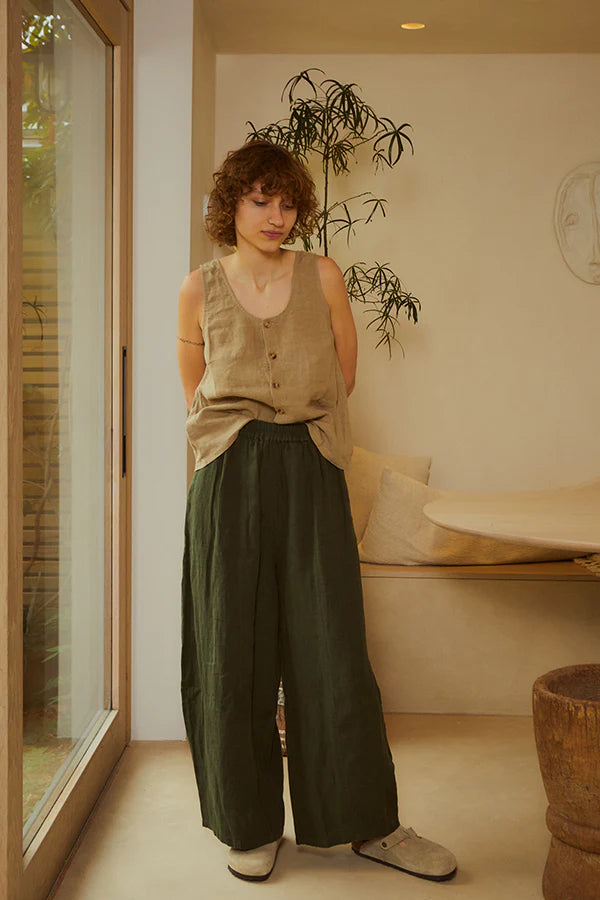 LF Markey green linen elastic waist pants.