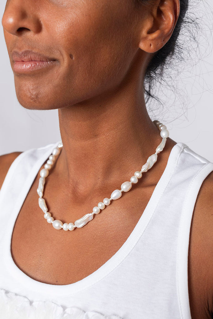Baroque Pearl Legato Pattern Necklace