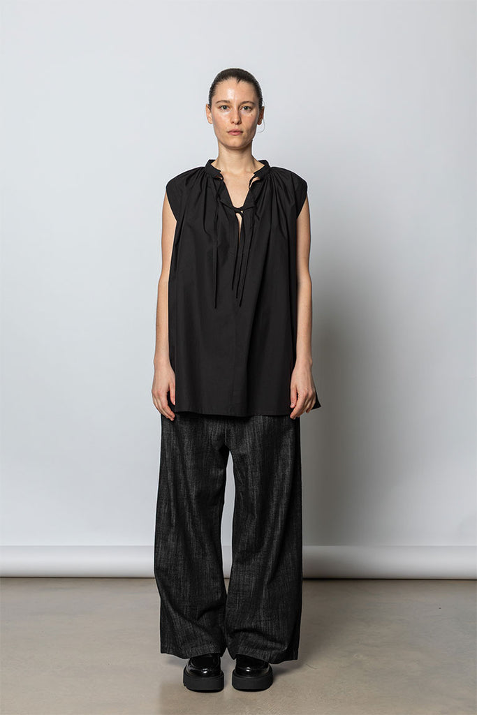 Compact Typewriter Sleeveless Blouse - Black