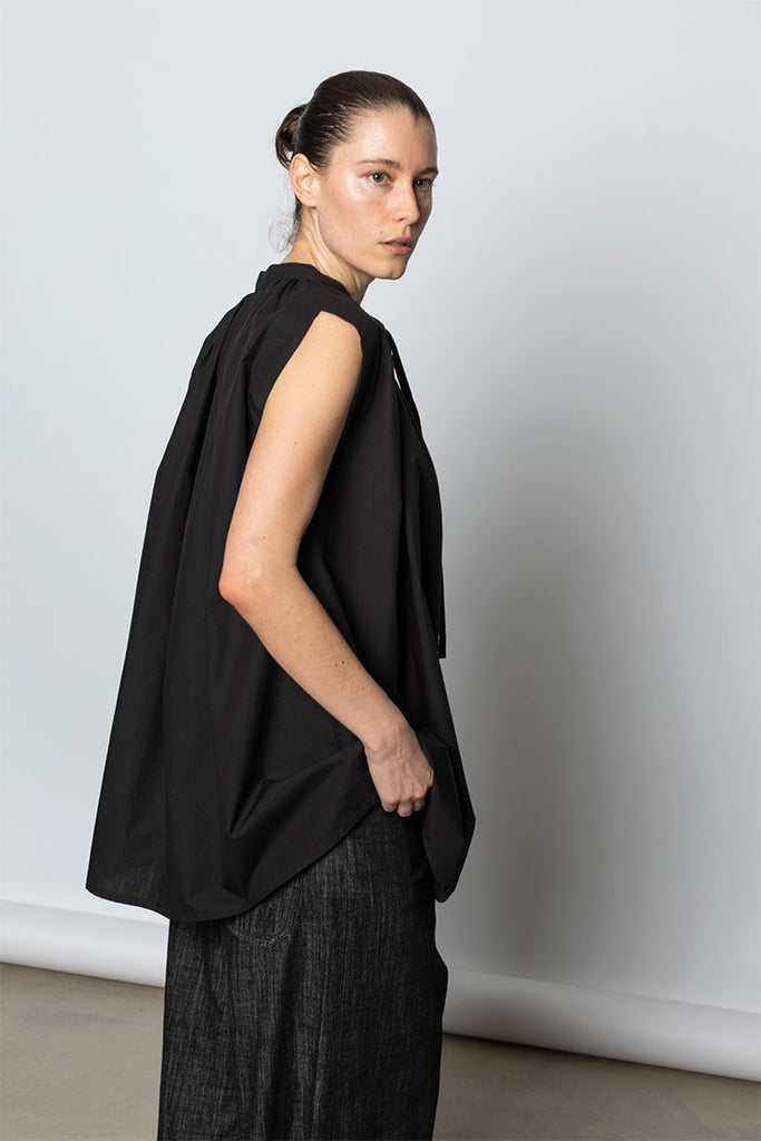 Compact Typewriter Sleeveless Blouse - Black