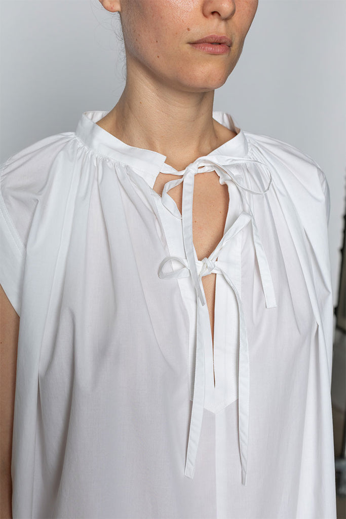 Compact Typewriter Sleeveless Blouse - Off White