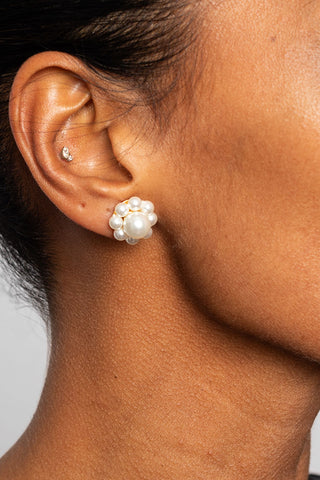 Daisy Stud Earrings - Pearl