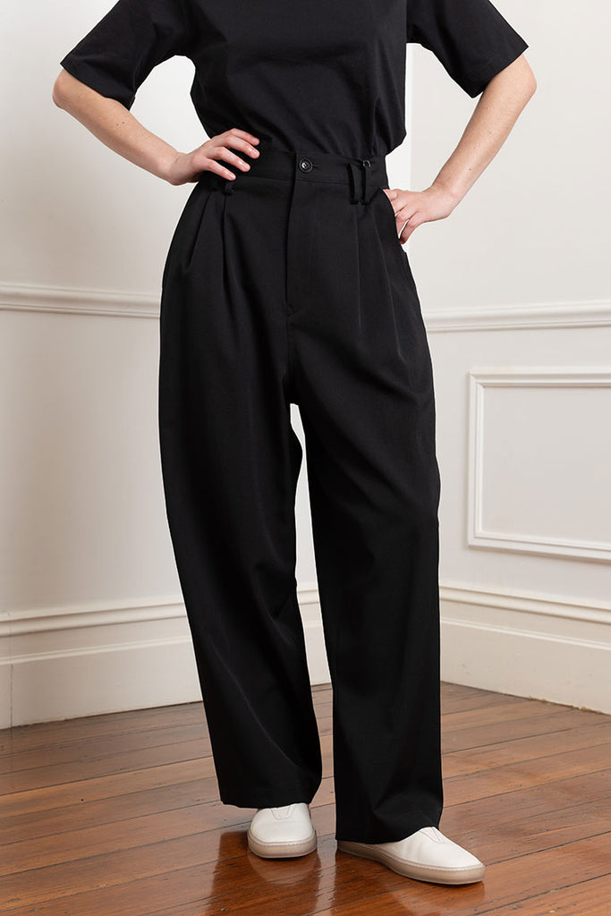 Double Tucked Front Pants - Black