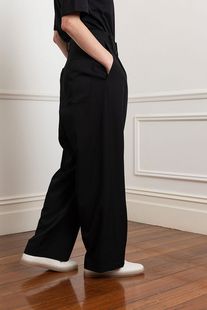 Double Tucked Front Pants - Black