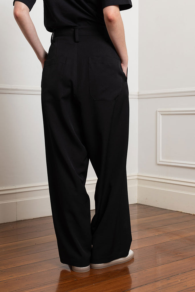 Double Tucked Front Pants - Black