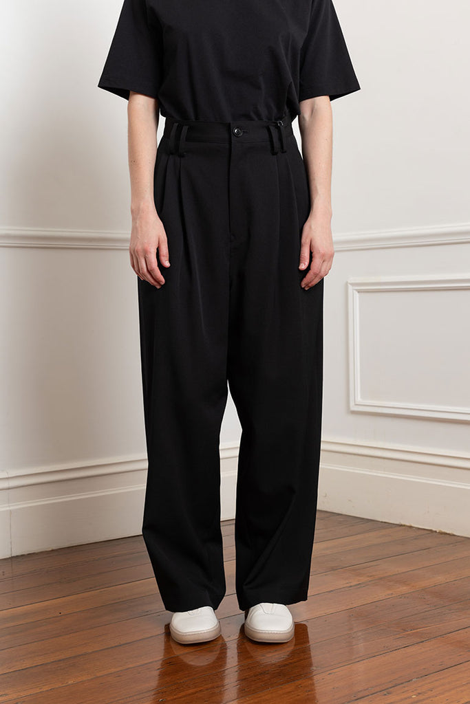 Double Tucked Front Pants - Black