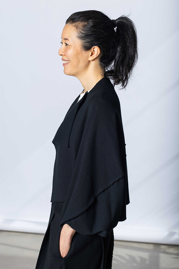 Issey Miyake Campagne Cape - Black at Poepke.com 2