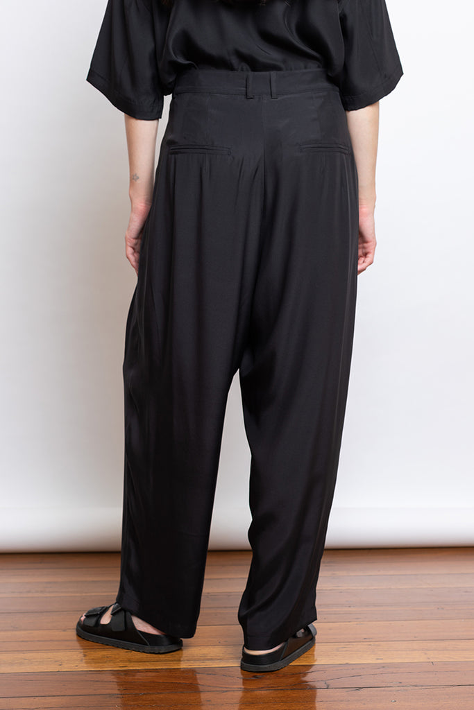 Organic Silk Pleated Pant - Black