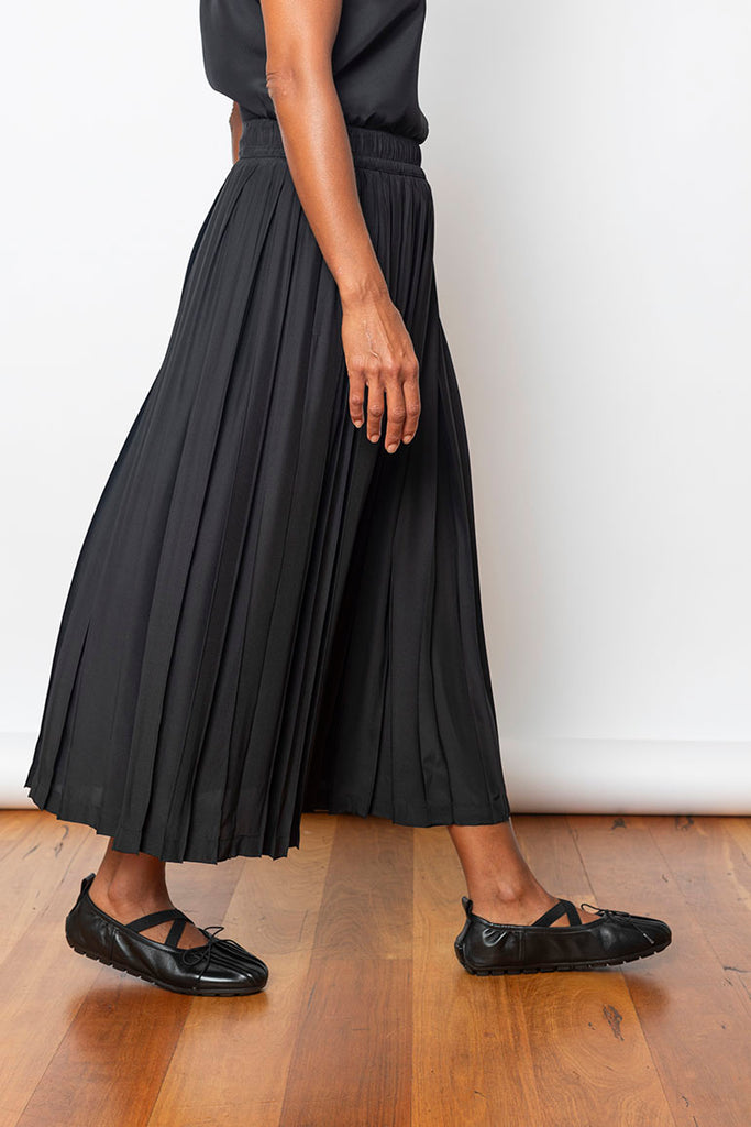 Organic Silk Pleated Skirt - Black