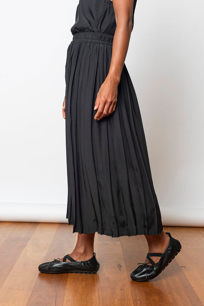 Organic Silk Pleated Skirt - Black