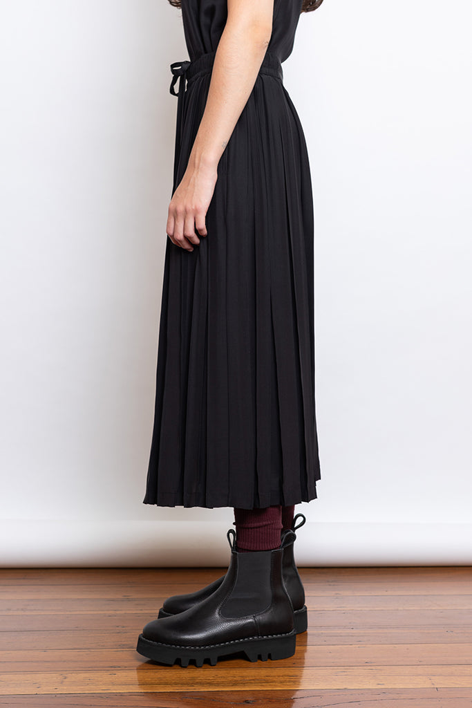 Organic Silk Pleated Skirt - Black