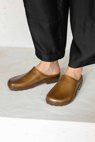 Plasticana Nirvana Mules - Camel at Poepke.com