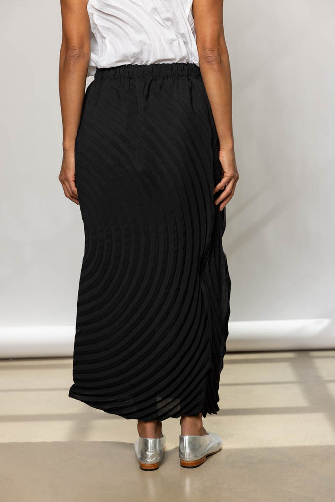 black pleated skirt Issey Miyake