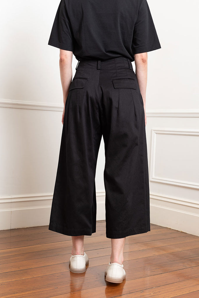 Random Tuck Pants - Black