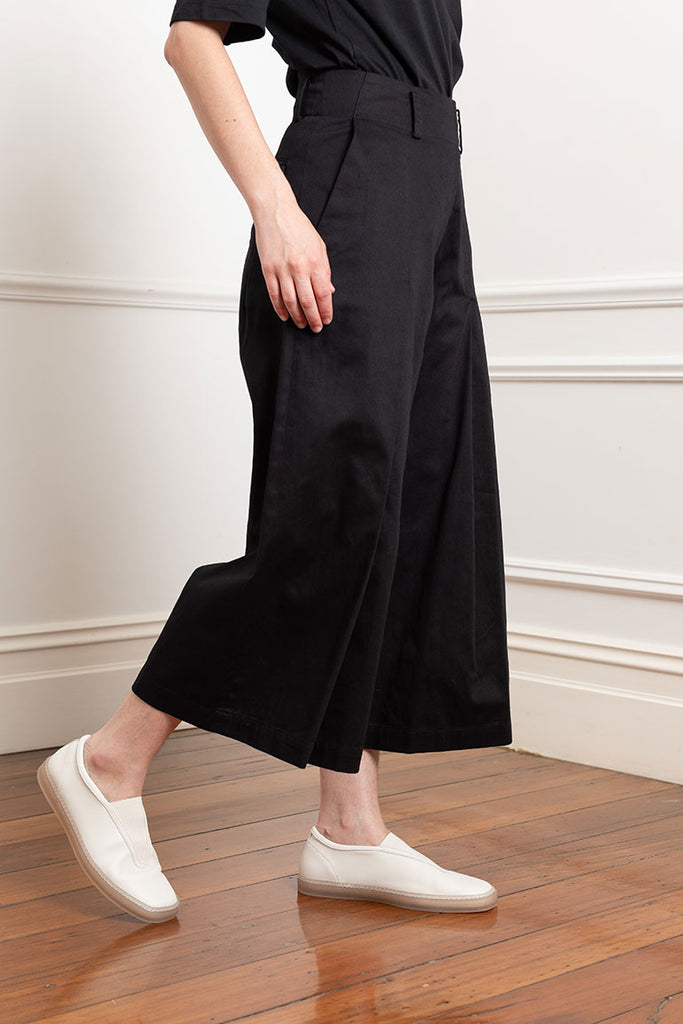 Random Tuck Pants - Black