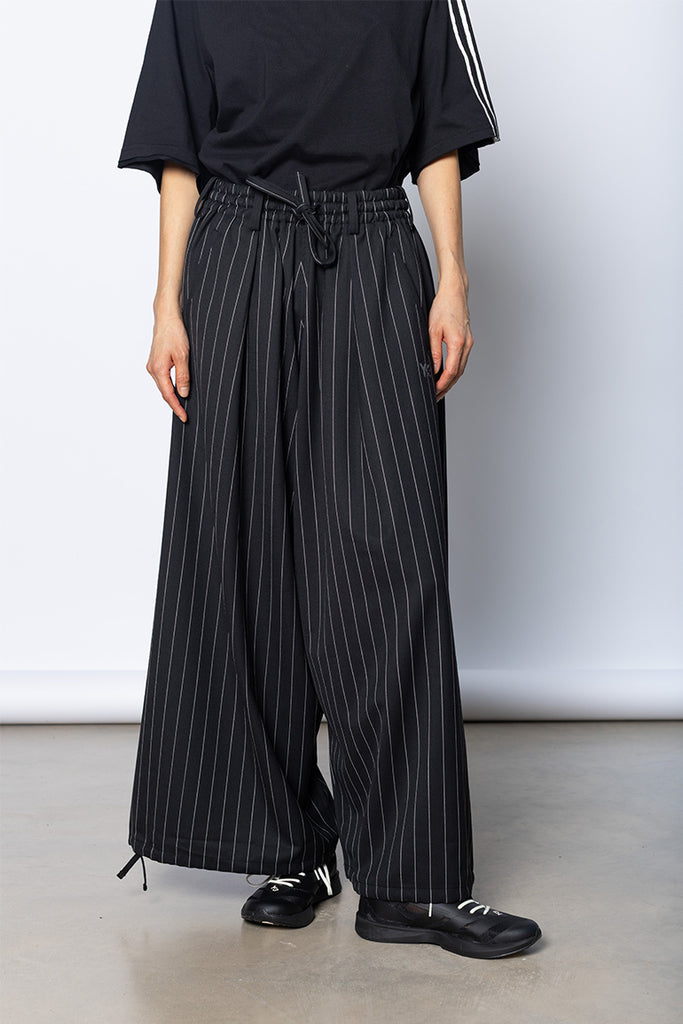 Refined Wool Cropped Wide Leg Pinstripe Pant - Black