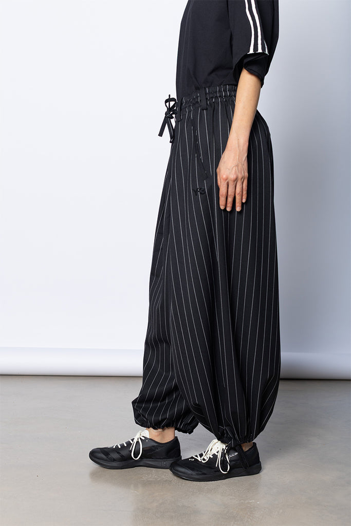 Refined Wool Cropped Wide Leg Pinstripe Pant - Black