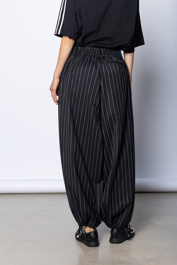 Refined Wool Cropped Wide Leg Pinstripe Pant - Black
