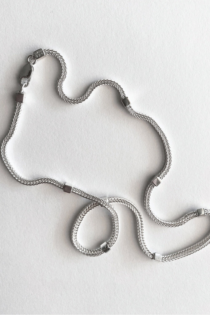 Square Silk Chain With Square Facets Choker - Silver