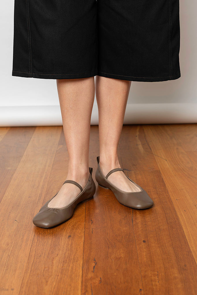 Square Flat Ballerina - Taupe