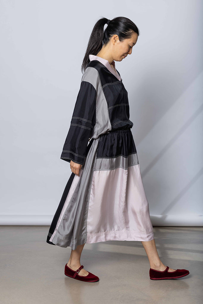Silk Twill V Neck Dress - Printer Black/Silver Grey/White Lilac