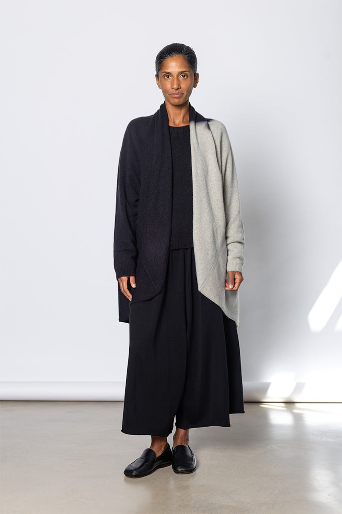 Upside Down Cape - Black/Light Grey