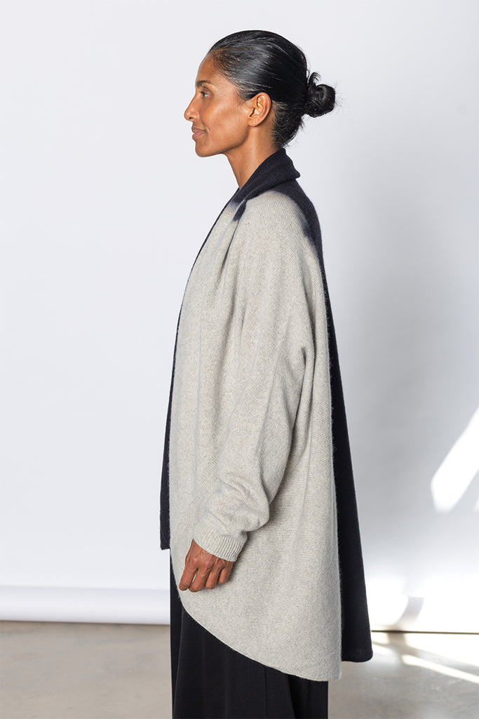 Upside Down Cape - Black/Light Grey