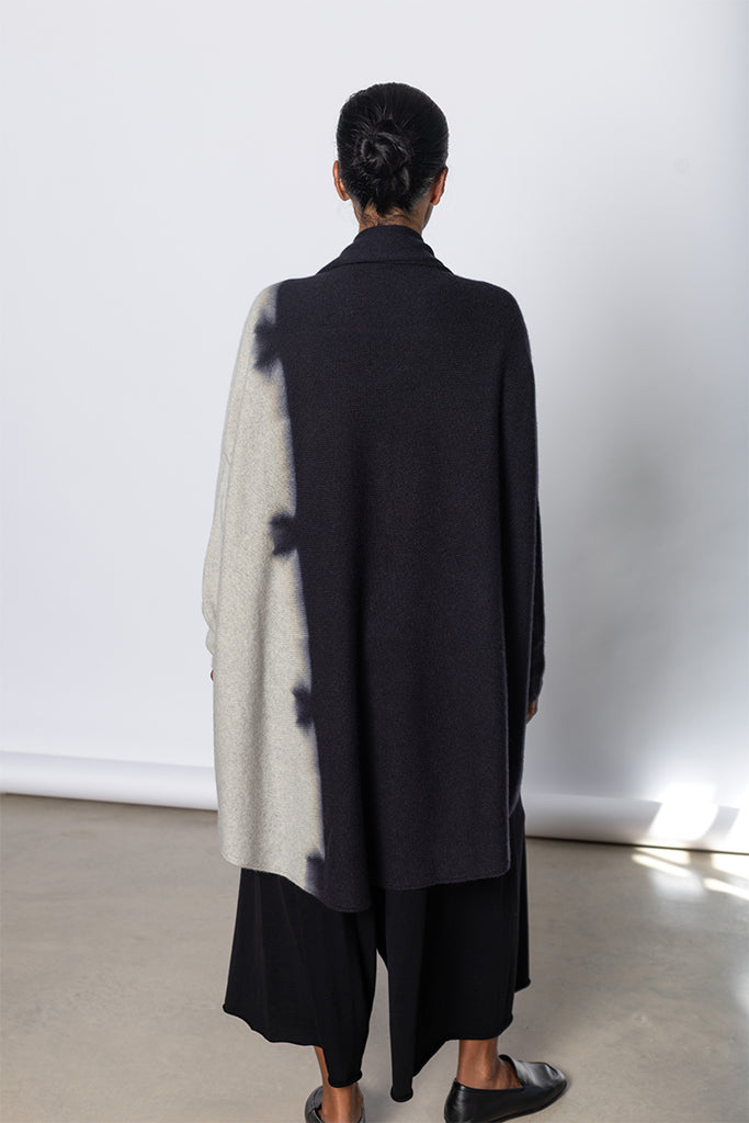 Upside Down Cape - Black/Light Grey