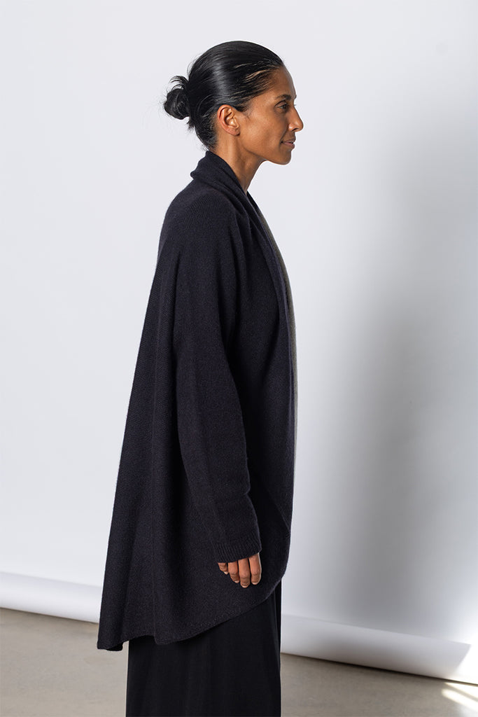 Upside Down Cape - Black/Light Grey