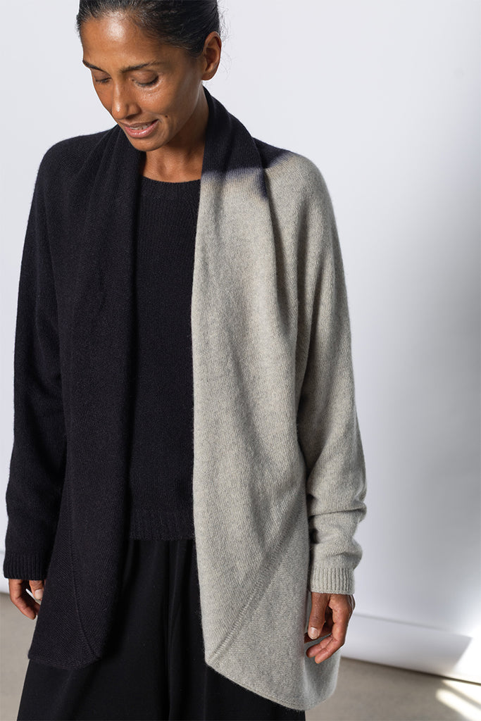 Upside Down Cape - Black/Light Grey